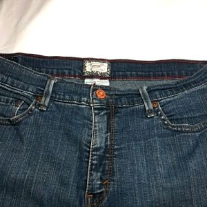 Levi's 512 Capri size 12 perfectly slimming.